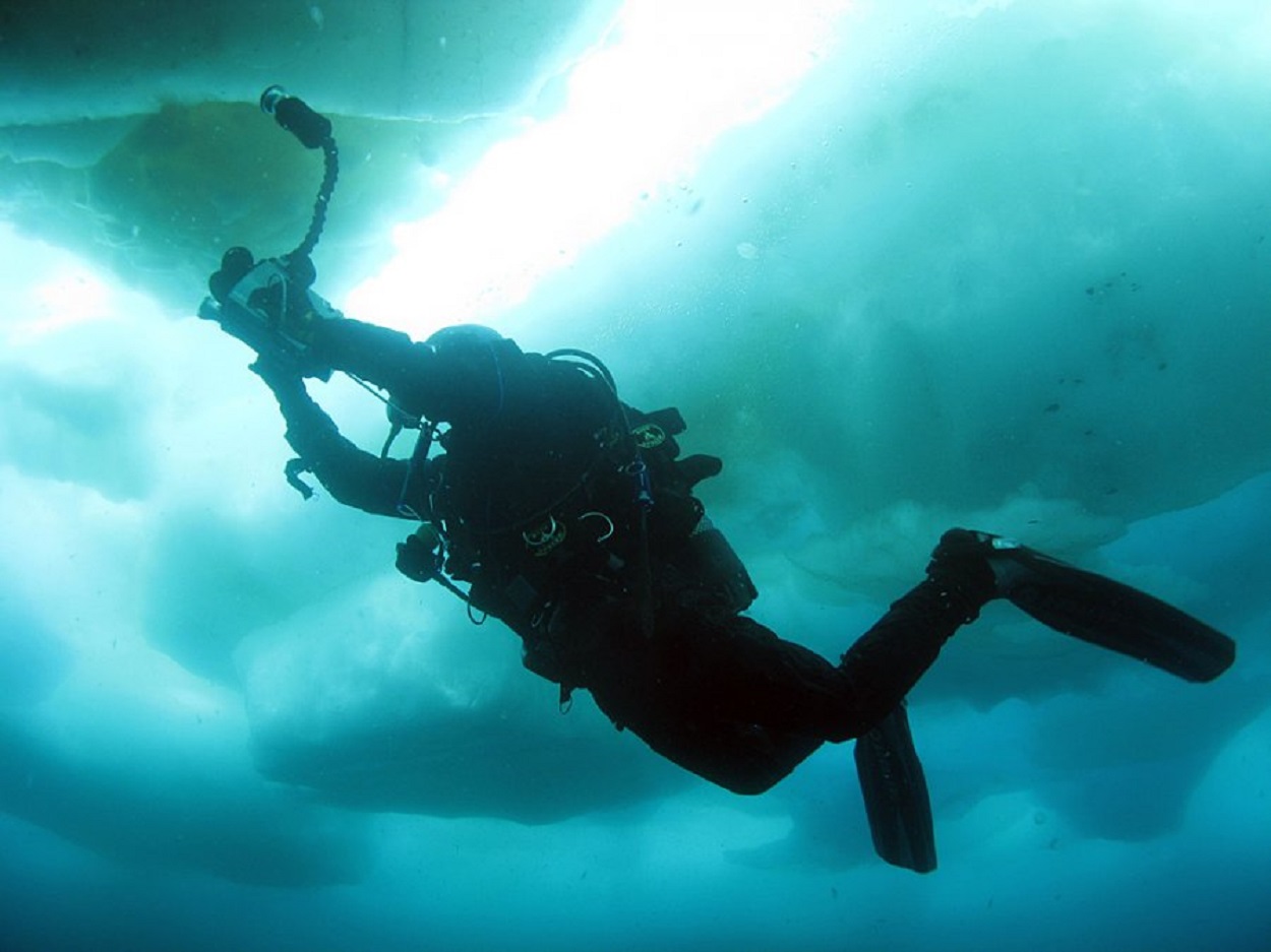 Marine Salvage Divers Response Team